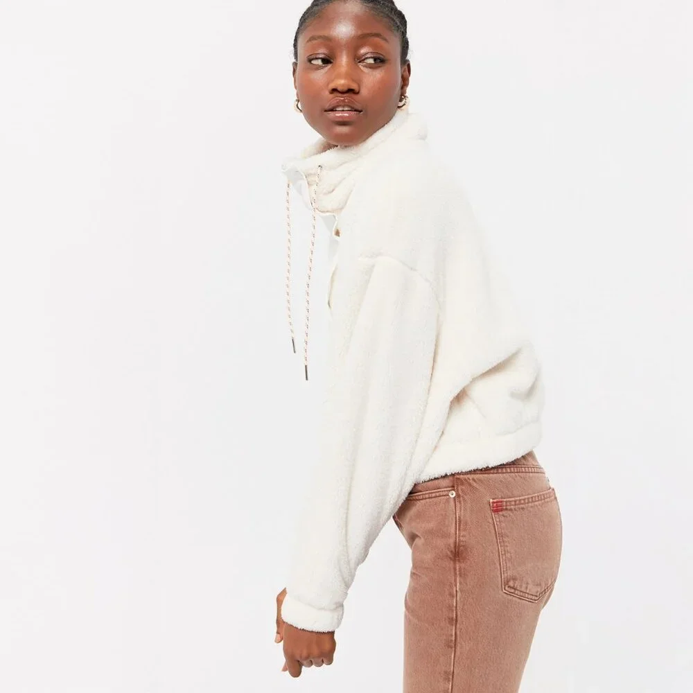 UO Teddy Fleece Cropped Jacket in Ivory - sz Medium